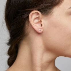 Pilgrim Øreringe, Caily, Sølvbelagt, Krystal 5 Pilgrim Øreringe, Caily, Sølvbelagt, Krystal -Enamel Copenhagen Salg 5700560061033 1