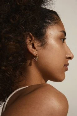 Pilgrim FREEDOM Huggie Hoops & Pearl Studs 2-in-1 Set Gold-plated -Enamel Copenhagen Salg 5700560090033 1