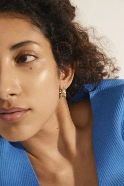 Pilgrim WILLPOWER Recycled Huggie Hoop Earrings Gold-plated 7 Pilgrim WILLPOWER Recycled Huggie Hoop Earrings Gold-plated -Enamel Copenhagen Salg 5700560092655 2