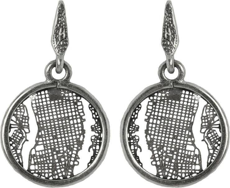 Hultquist Manhattan ørestikker. Mål: 3 X 1.7 Cm. 3 Hultquist Manhattan ørestikker. Mål: 3 X 1.7 Cm.